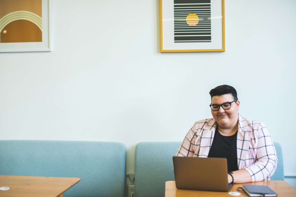 A therapist typing on their laptop while working at a desk. Our continuing professional development courses can help you thrive as a therapist. Get started with our courses today!